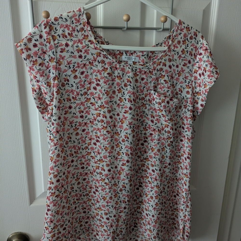Reitmans Red and Pink Cap Sleeve Top